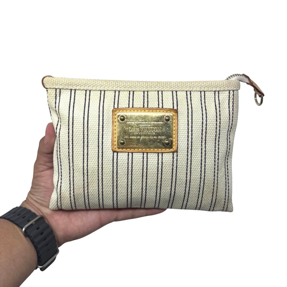 Louis Vuitton Antigua Platform Pouch - Picture 6 of 12